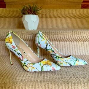 Vince Camuto White Floral heels 👠